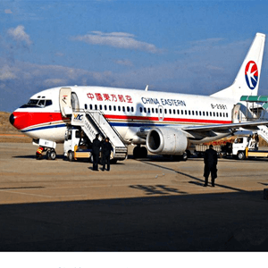 青岛航空空运航空快运业稳步发展的原因是什么？